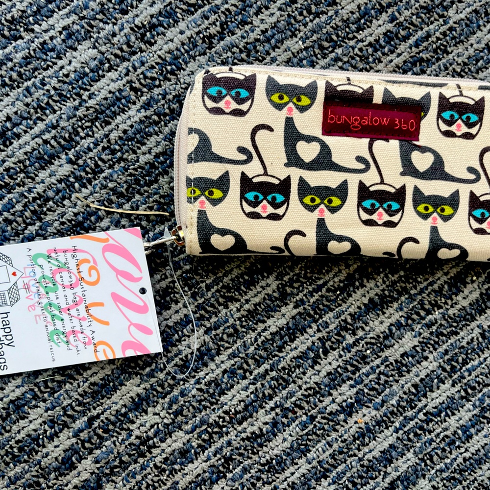 Cat Bungalow 360 wallet- new with tags